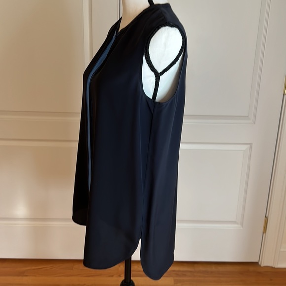 Vince 2 tone navy/blue sleeveless pure silk blouse. Excellent condition - Picture 6 of 7